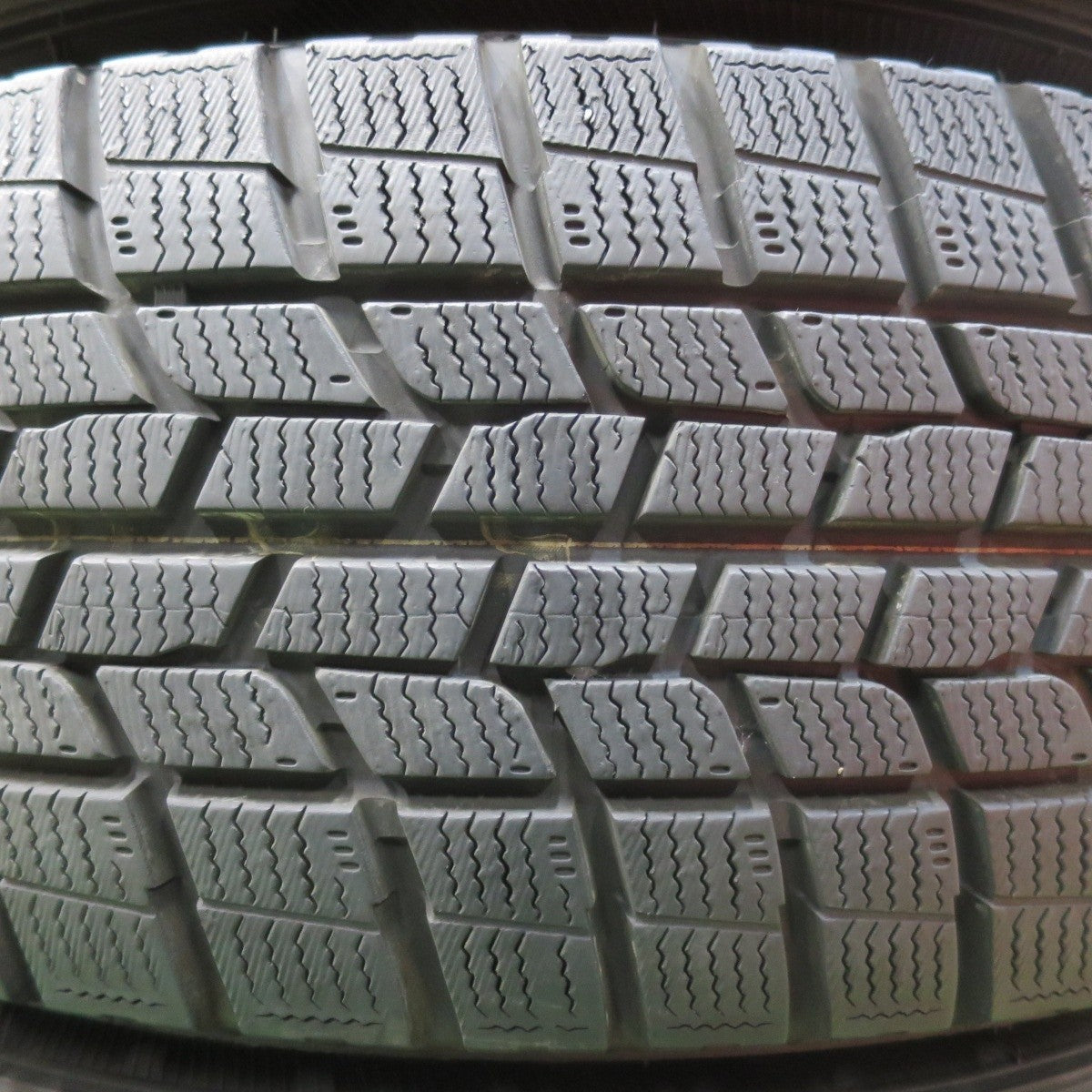 バリ溝！キレイ！9.5分以上★フォレスター 等 LOXARNY SPORT BADX 225/60R17 スタッドレス グッドイヤー アイスナビ6 ロクサーニ 17インチ PCD100/5H★5011301イス