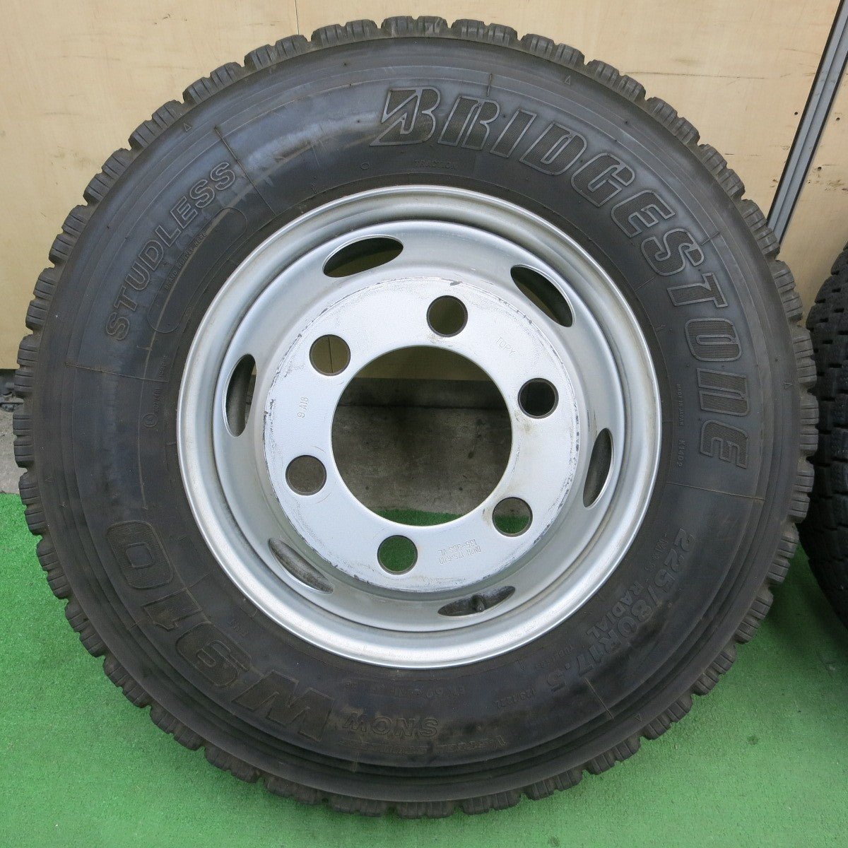 [送料無料] 4本価格★トラック タイヤ 225/80R17.5 123/122L スタッドレス ブリヂストン W910 TOPY スチール 135-9CS 17.5インチ PCD222.25/6H★5021901ナス