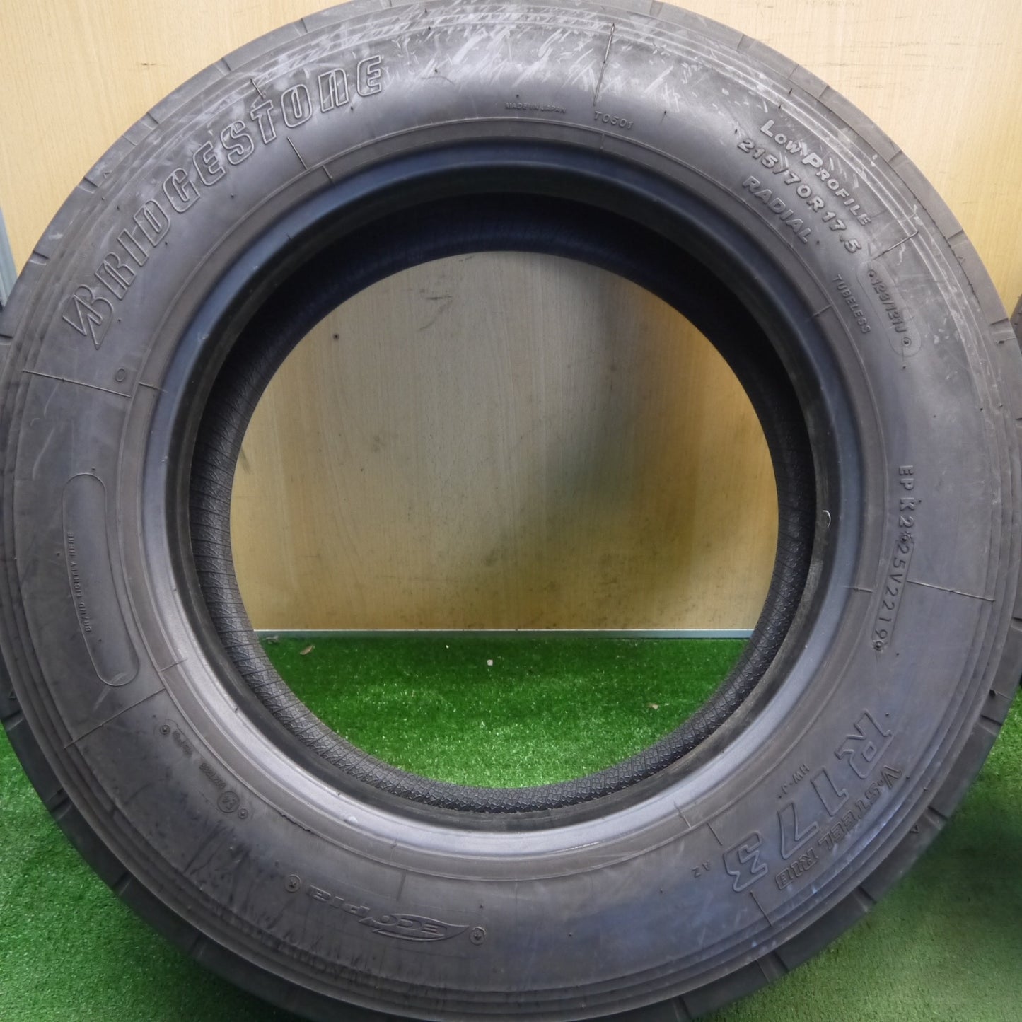 バリ溝！9分！6本★トラック タイヤ 215/70R17.5 123/121J ブリヂストン R173 17.5インチ★6060209Hノ