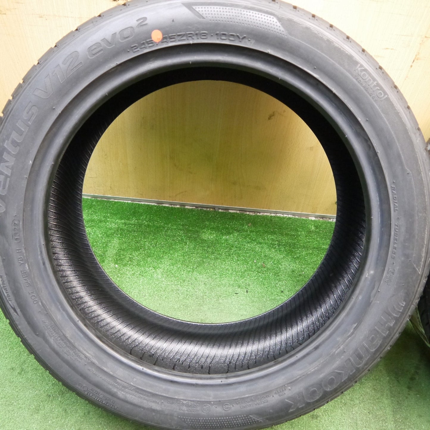 未使用！22年★245/45R18 ハンコック ベンタス V12 evo2 タイヤ 18インチ スカイライン フーガ クラウン マジェスタ BMW ベンツ アウディ 等★5081803Hノタ