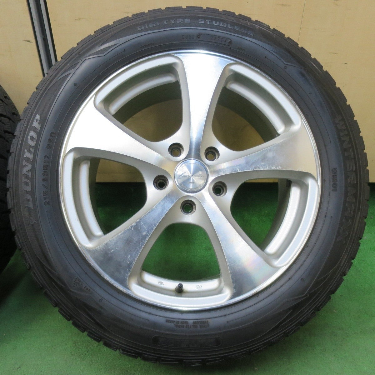 バリ溝！8.5分★Leonis AS 215/60R17 スタッドレス ダンロップ ウインターマックス WM01 レオニス PCD114.3/5H★5012208イス