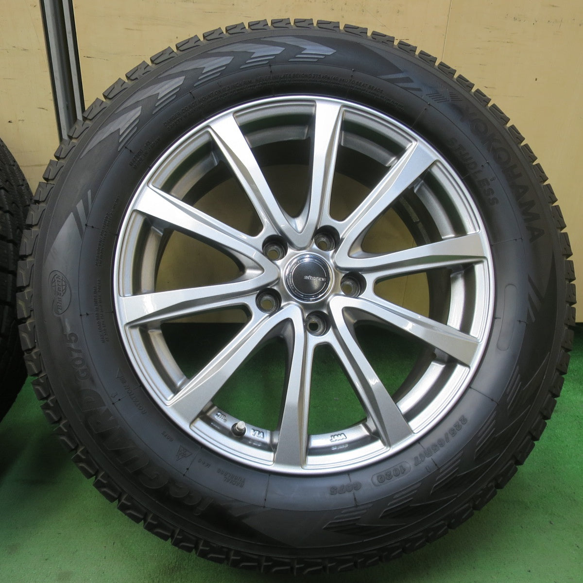 ほぼ未使用！23年！キレイ★スタッドレス 225/65R17 ヨコハマ アイスガード G075 MiLLOUS VX ミルアス 17インチ PCD114.3/5H★6033105イス