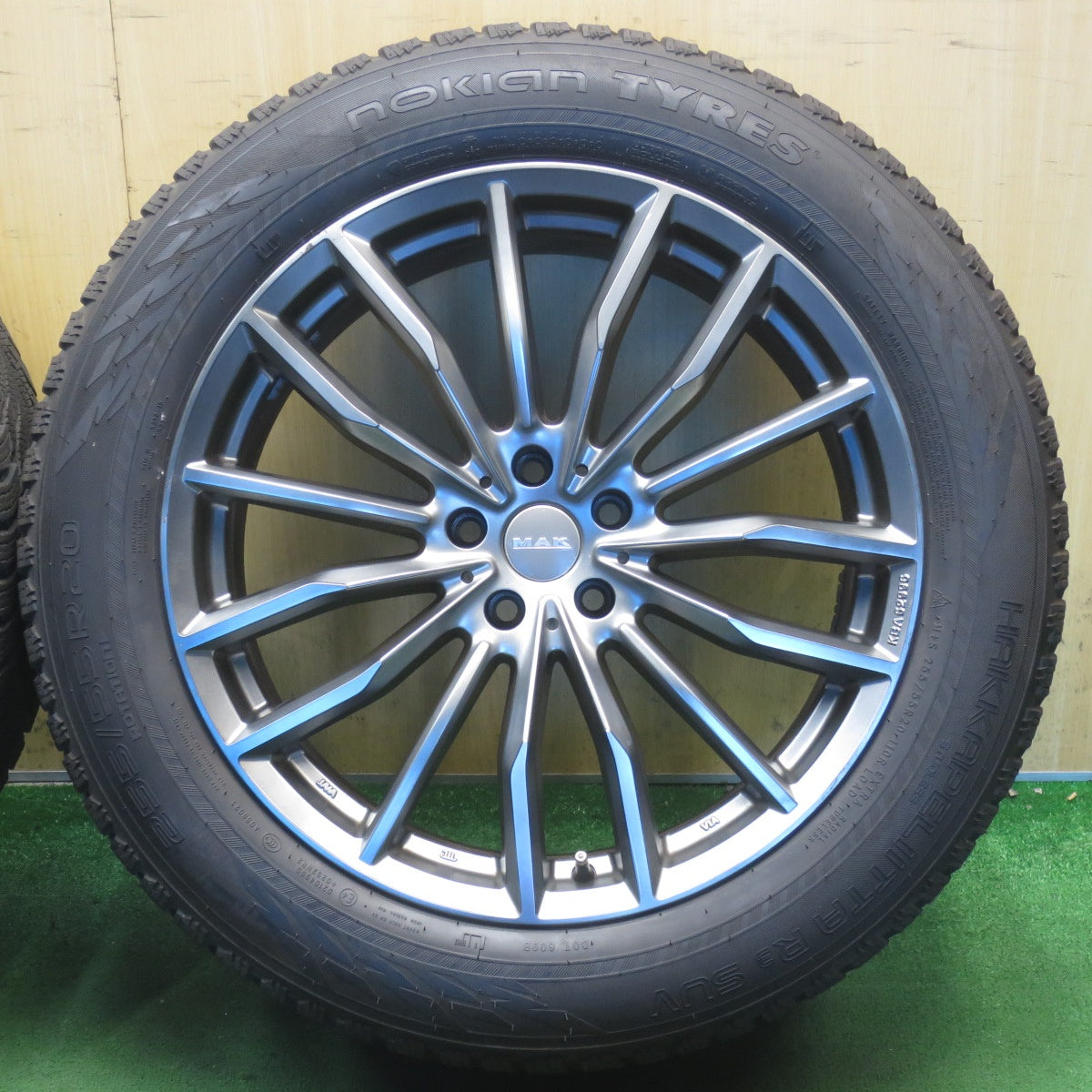 バリ溝！キレイ！9.5分◎BMW 等 MAK RAPP 255/55R20 スタッドレス ノキアン ハッカペリッタ R3 SUV マック ラップ 20インチ PCD112/5H◎6091901NJス