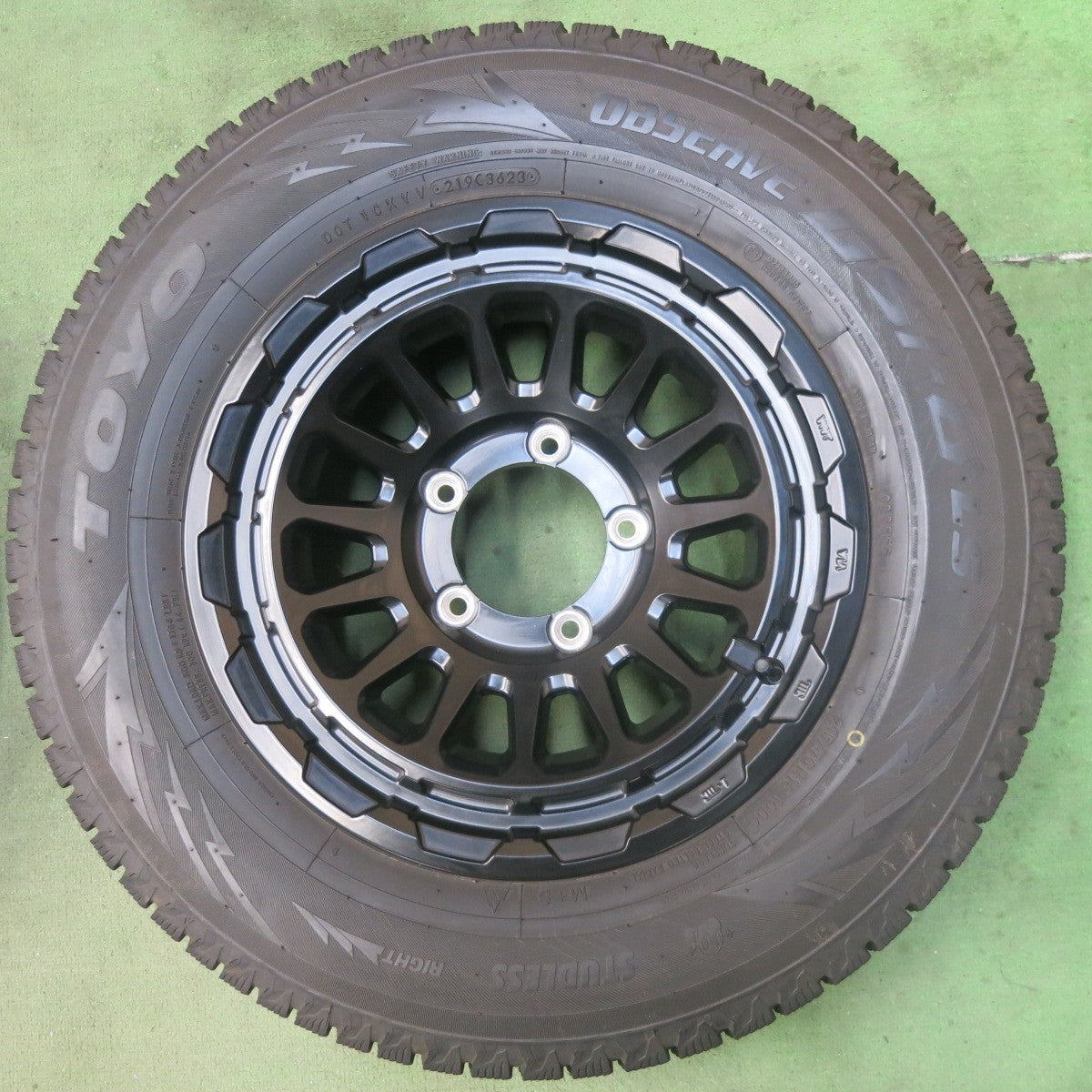 バリ溝！23年！キレイ！9.5分★ジムニー 等 215/70R16 スタッドレス トーヨー オブザーブ GSi-6 LS BARKLEY HARDROCK RIZARD 16インチ PCD139.7/5H★5102503SKス
