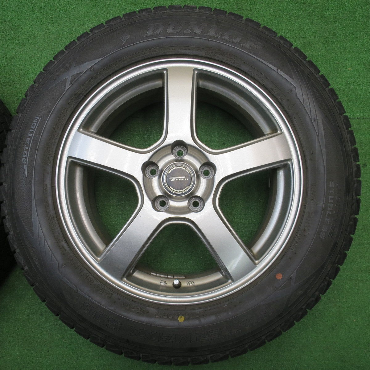 バリ溝！9.5分★スタッドレス 225/65R17 ダンロップ ウインターマックス SJ8 TOPRUN トップラン 17インチ PCD114.3/5H★5122402NJス