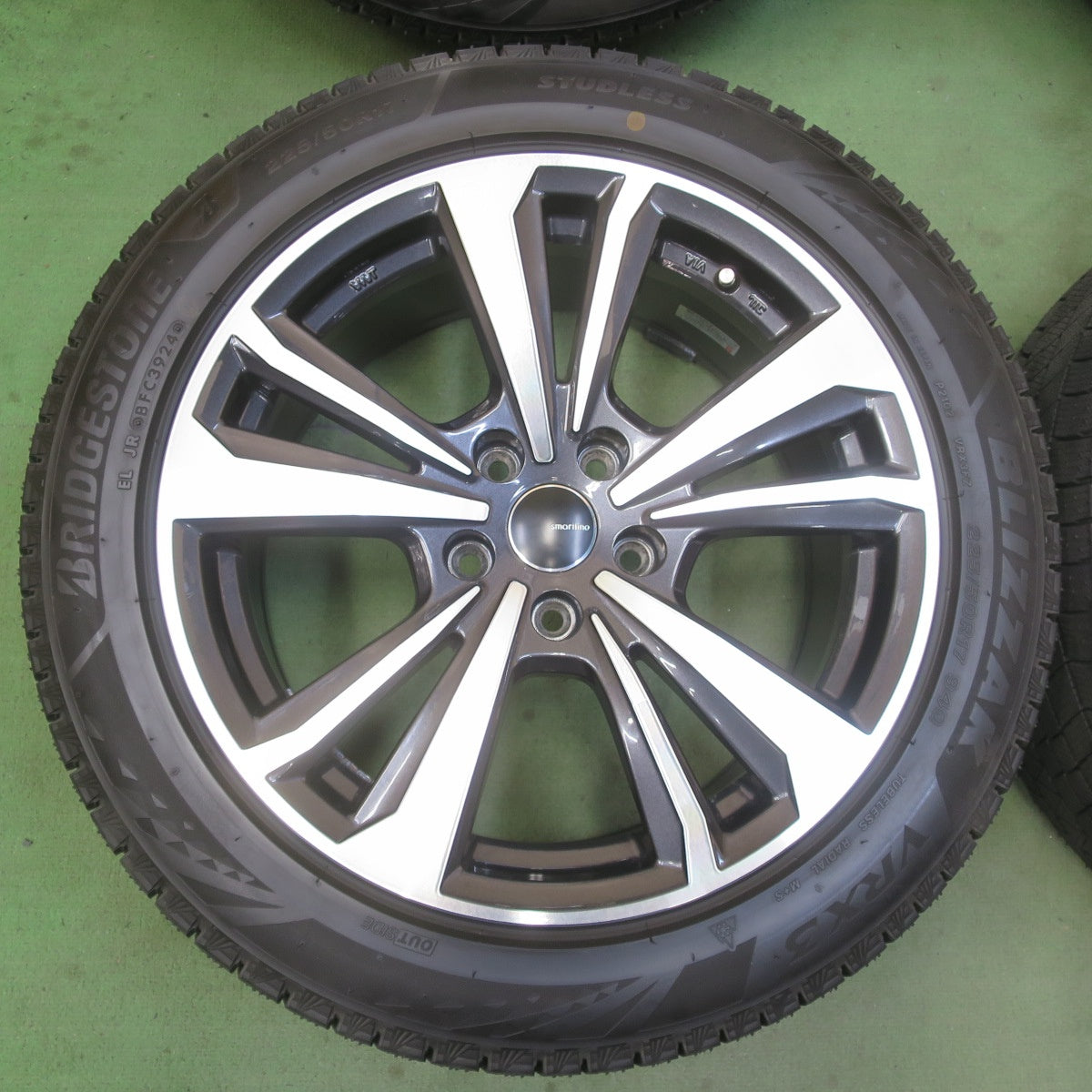 超バリ溝！24年！キレイ！ほぼ10分★BMW 等 smartline 365 225/50R17 スタッドレス ブリヂストン ブリザック VRX3 スマートライン 17インチ PCD112/5H★6041404イス