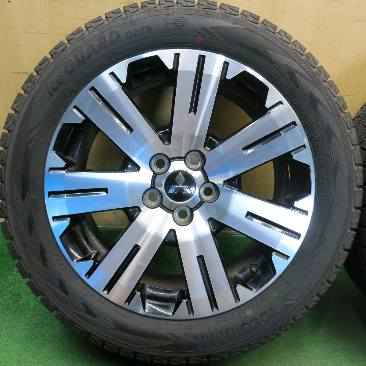 バリ溝！24年！9.5分◎三菱 デリカ D:5 純正 225/55R18 スタッドレス ヨコハマ アイスガード G075 18インチ D5 PCD114.3/5H◎6082302HAス