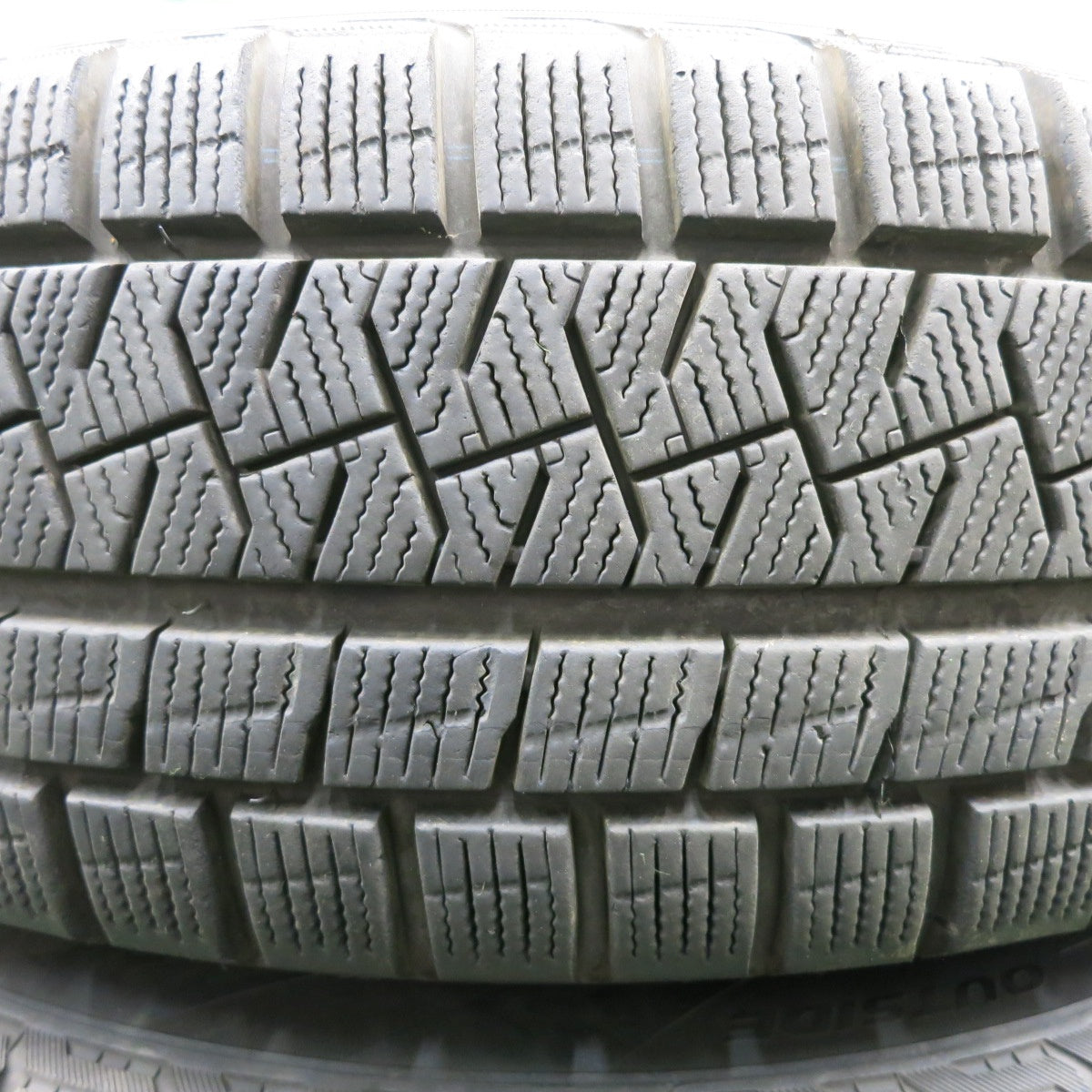*送料無料* バリ溝！8.5分★スタッドレス 185/60R15 ピレリ アイスアシンメトリコ プラス LAUFBAHN 15インチ PCD100/5H★4050302NJス
