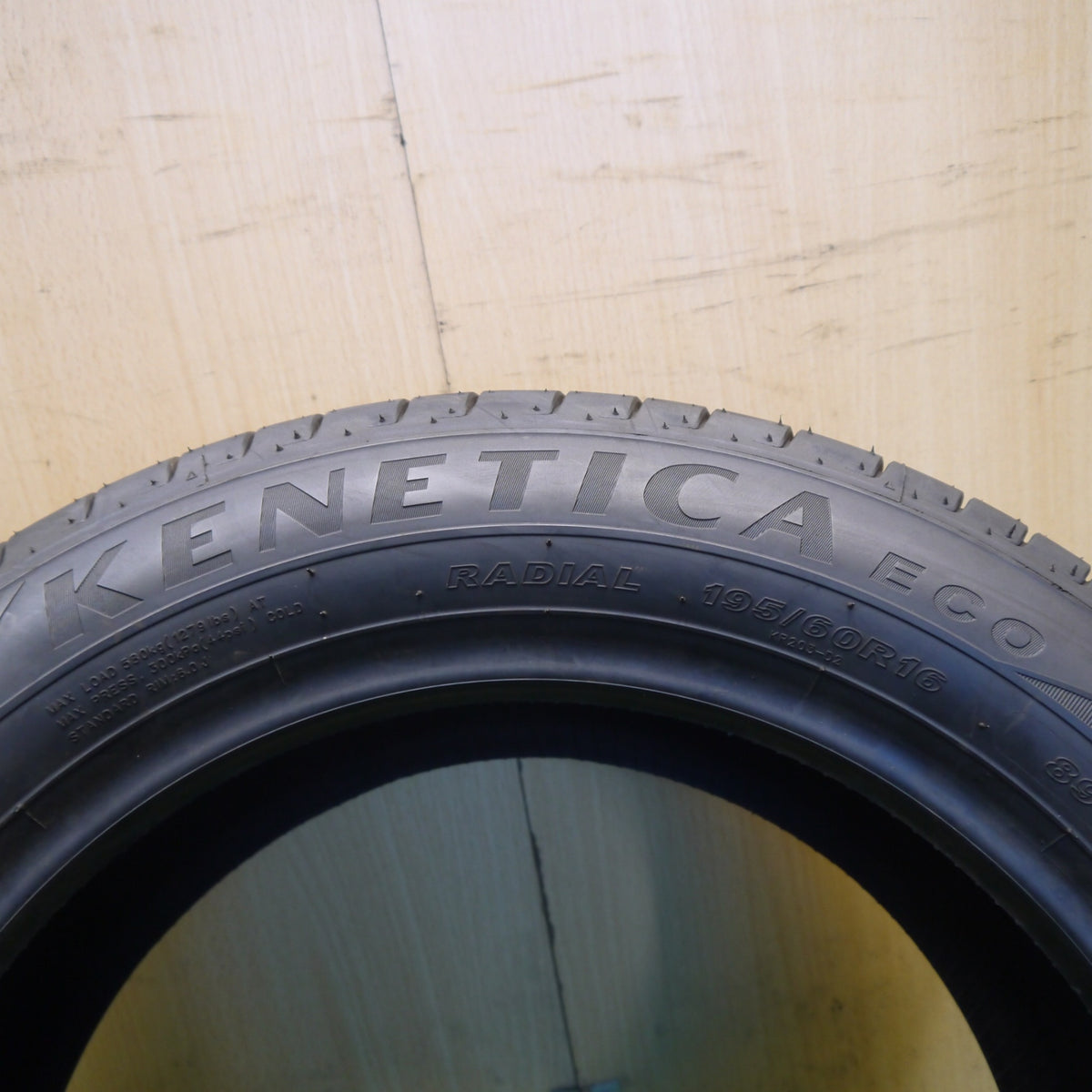 未使用！24年！1本◎195/60R16 ケンダ KENETICA ECO ケネティカ エコ 16インチ タイヤ セレナ ノア ヴォクシー 等◎6090106Hノタ