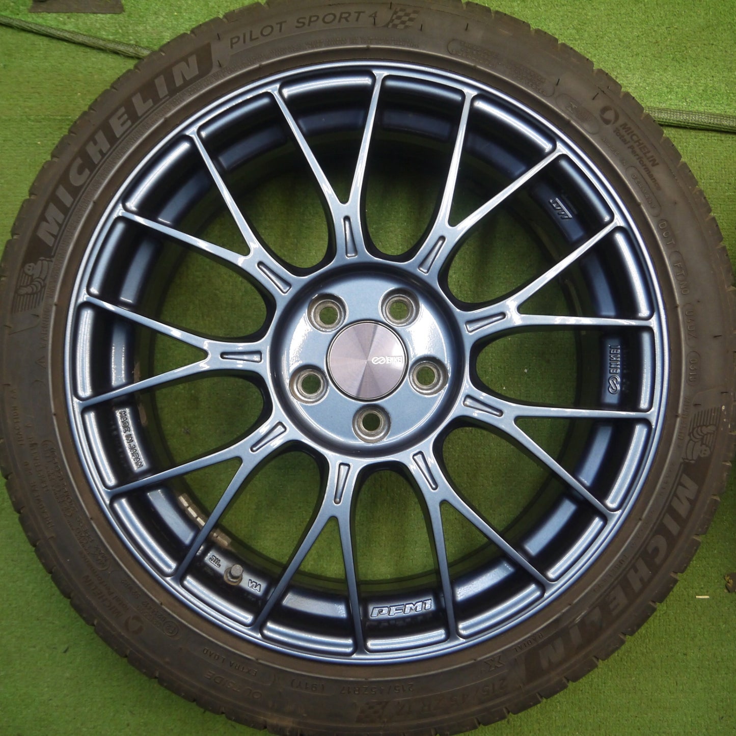 *送料無料* キレイ★86 BRZ 等 ENKEI PFM1 215/45R17 ミシュラン パイロットスポーツ4 エンケイ 17インチ PCD100/5H★4032609Hノ