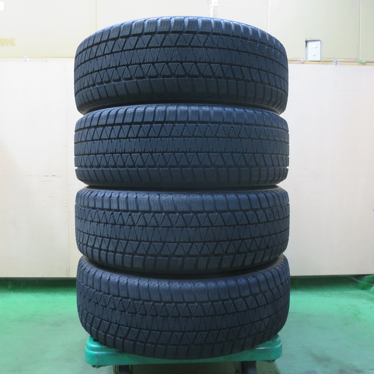バリ溝！22年！キレイ！9分★トヨタ 80系 ハリアー Zグレード 純正 225/55R19 スタッドレス ブリヂストン ブリザック DM-V3 19インチ PCD114.3/5H★5081101イス