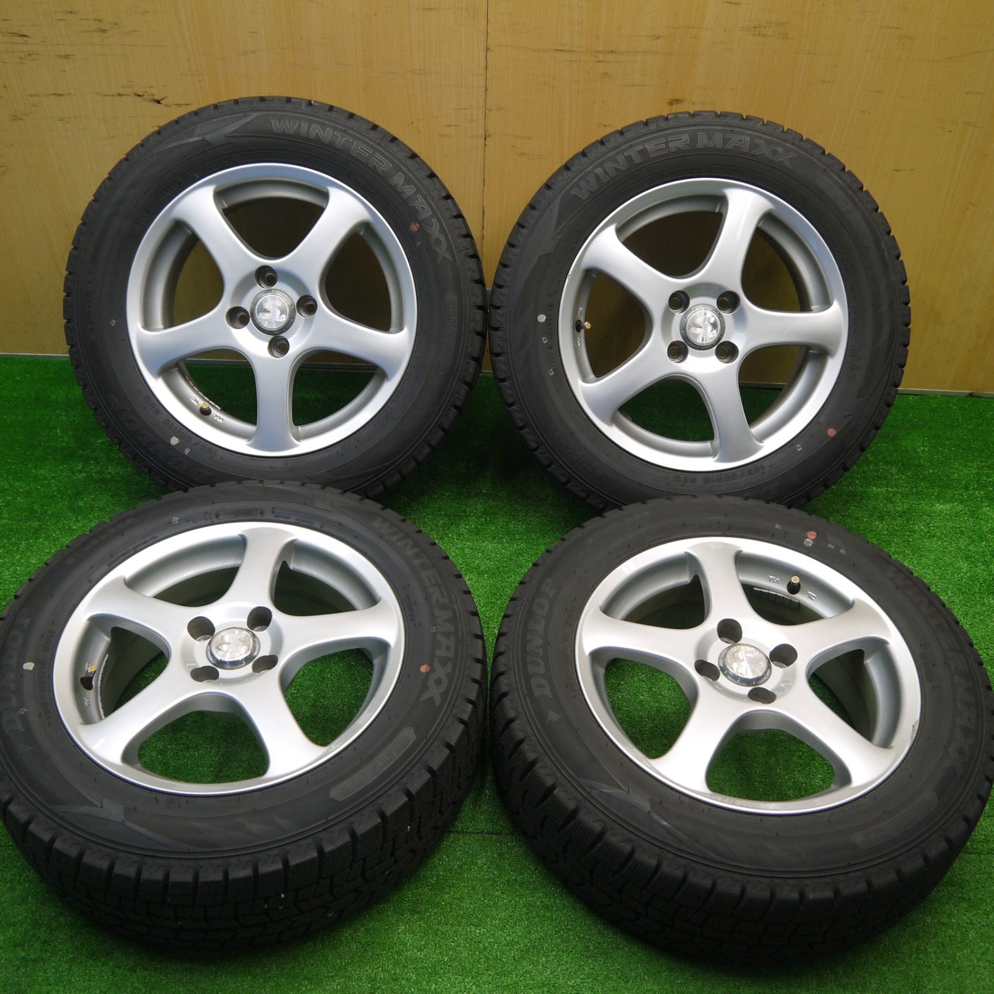 バリ溝！23年！9.5分以上★スタッドレス 185/65R15 ダンロップ ウインターマックス WM02 SIBILLA RT シビラ 15インチ PCD100/4H★5101504Hス