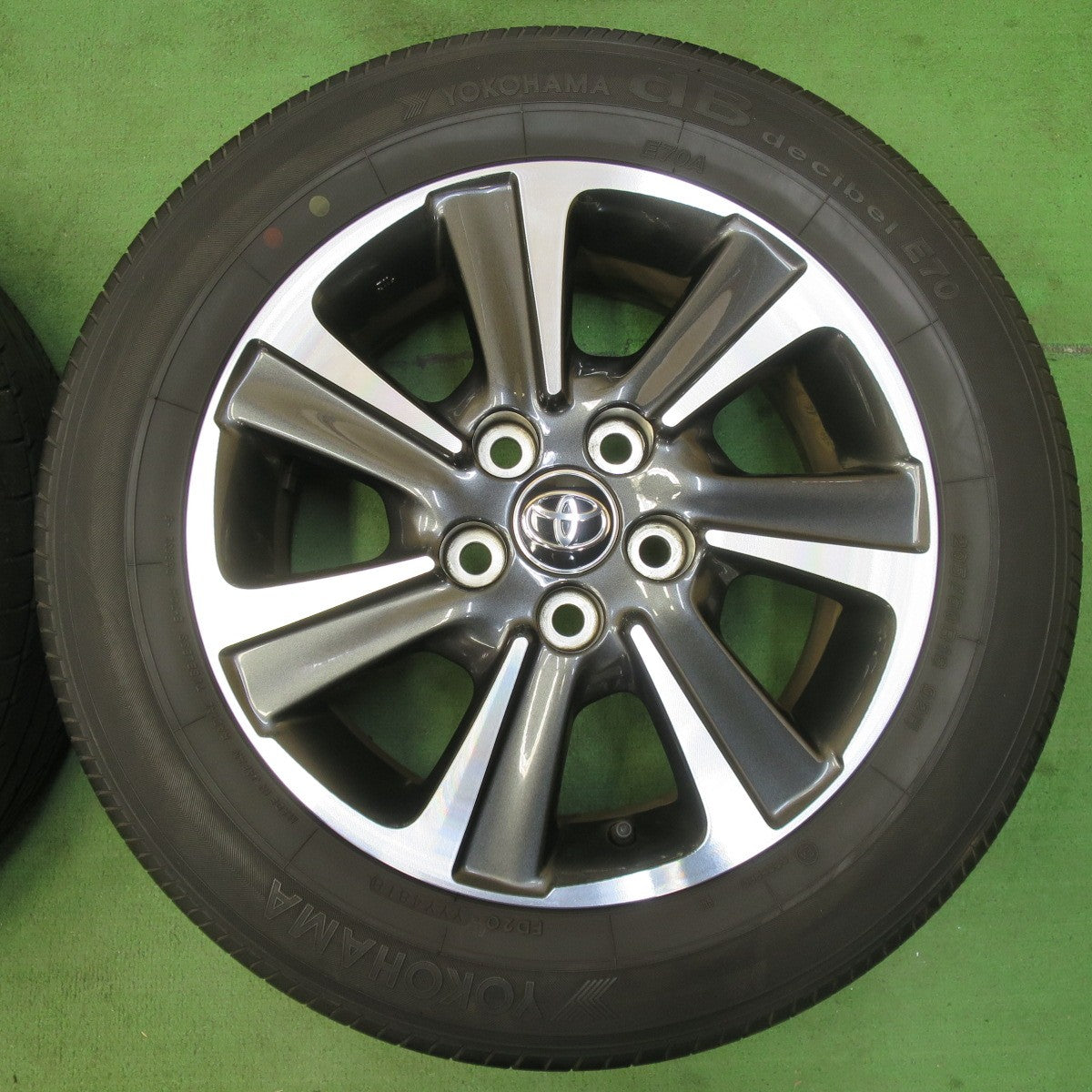 [送料無料] キレイ★トヨタ 80系 ヴォクシー ノア 純正 205/60R16 ヨコハマ dB デシベル E70 E70A 16インチ PCD114.3/5H★5031807イノ