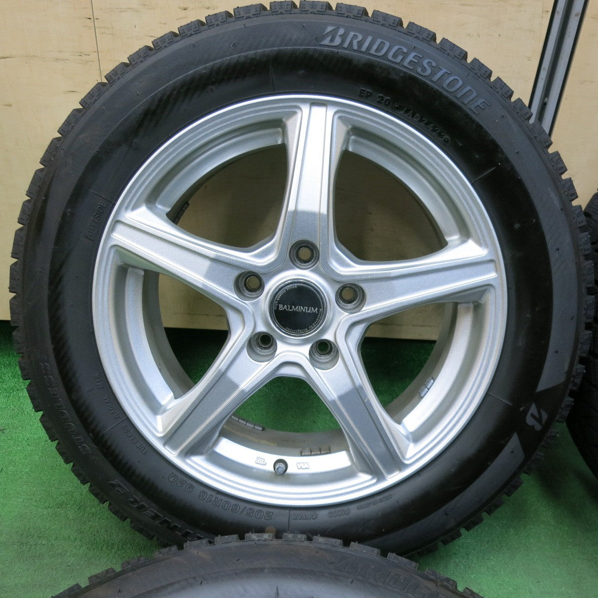 [送料無料] バリ溝！23年！キレイ！ほぼ10分★スタッドレス 205/60R16 ブリヂストン アイスパートナー2 BALMINUM バルミナ 16インチ PCD114.3/5H★4112905SYス