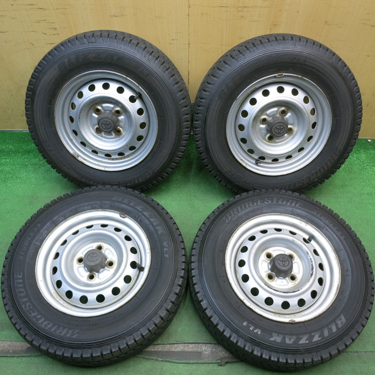 バリ溝！9.5分◎トヨタ プロボックス サクシード 等 純正 スチール 165R13 6PR スタッドレス ブリヂストン ブリザック VL1 13インチ PCD100/4H◎6073009HAス