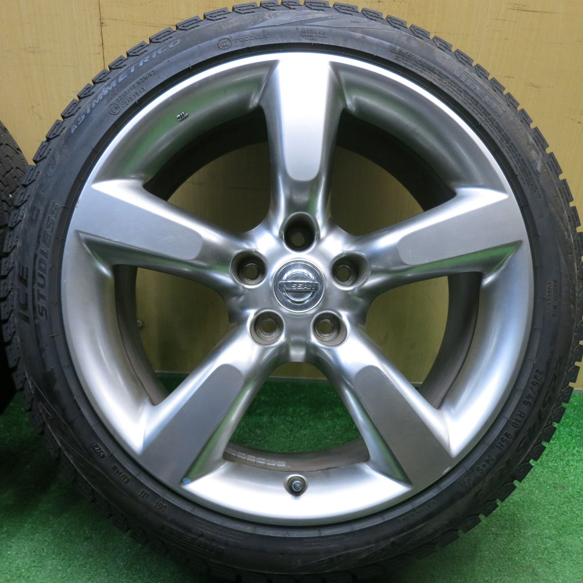 バリ溝！22年！9.5分以上★日産 フェアレディZ Z33 後期 純正 225/45R18 245/45R18 スタッドレス ピレリ アイスゼロ アシンメトリコ 18インチ PCD114.3/5H★6011804HAス