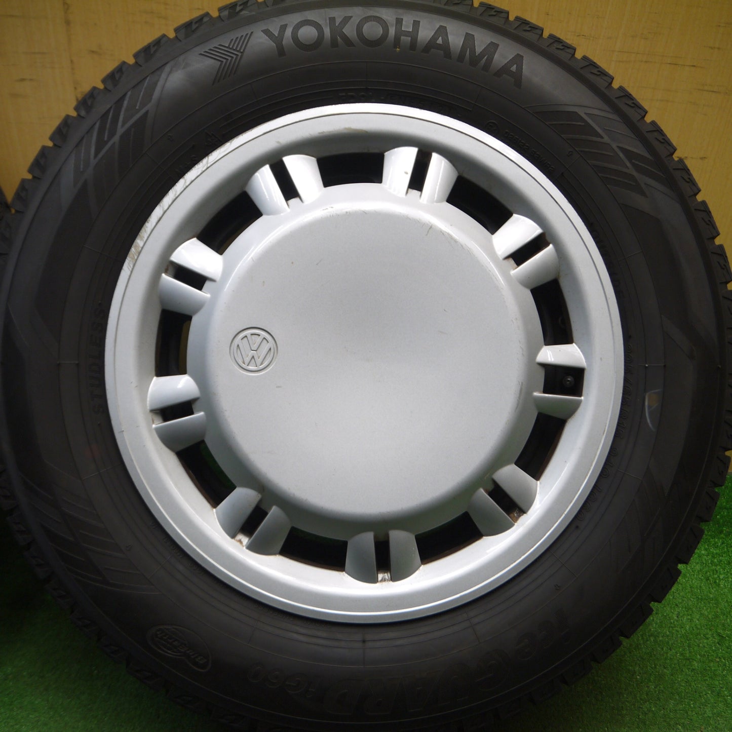 [送料無料] バリ溝！21年！9.5分★ワーゲン ヴァナゴン 70ACU 純正 スチール 205/65R15 スタッドレス ヨコハマ アイスガード iG60 15インチ PCD112/5H★5012803Hス