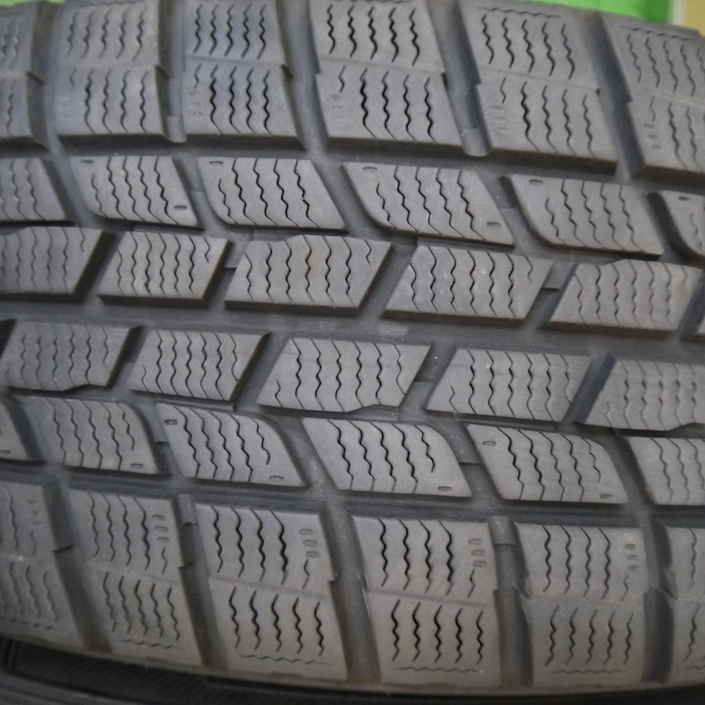 バリ溝！キレイ！9分★スタッドレス 215/65R16 グッドイヤー アイスナビ6 D.O.S. DOS 17インチ PCD114.3/5H★5082003Hス