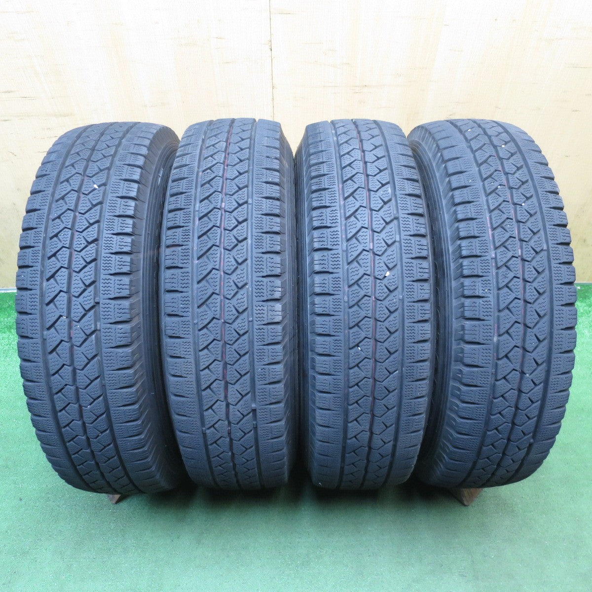 バリ溝！キレイ！9分◎KEELER FORCE 195/80R15 107/105L スタッドレス ブリヂストン ブリザック VL1 キーラー フォース 15インチ PCD139.7/6H◎6092905NJス
