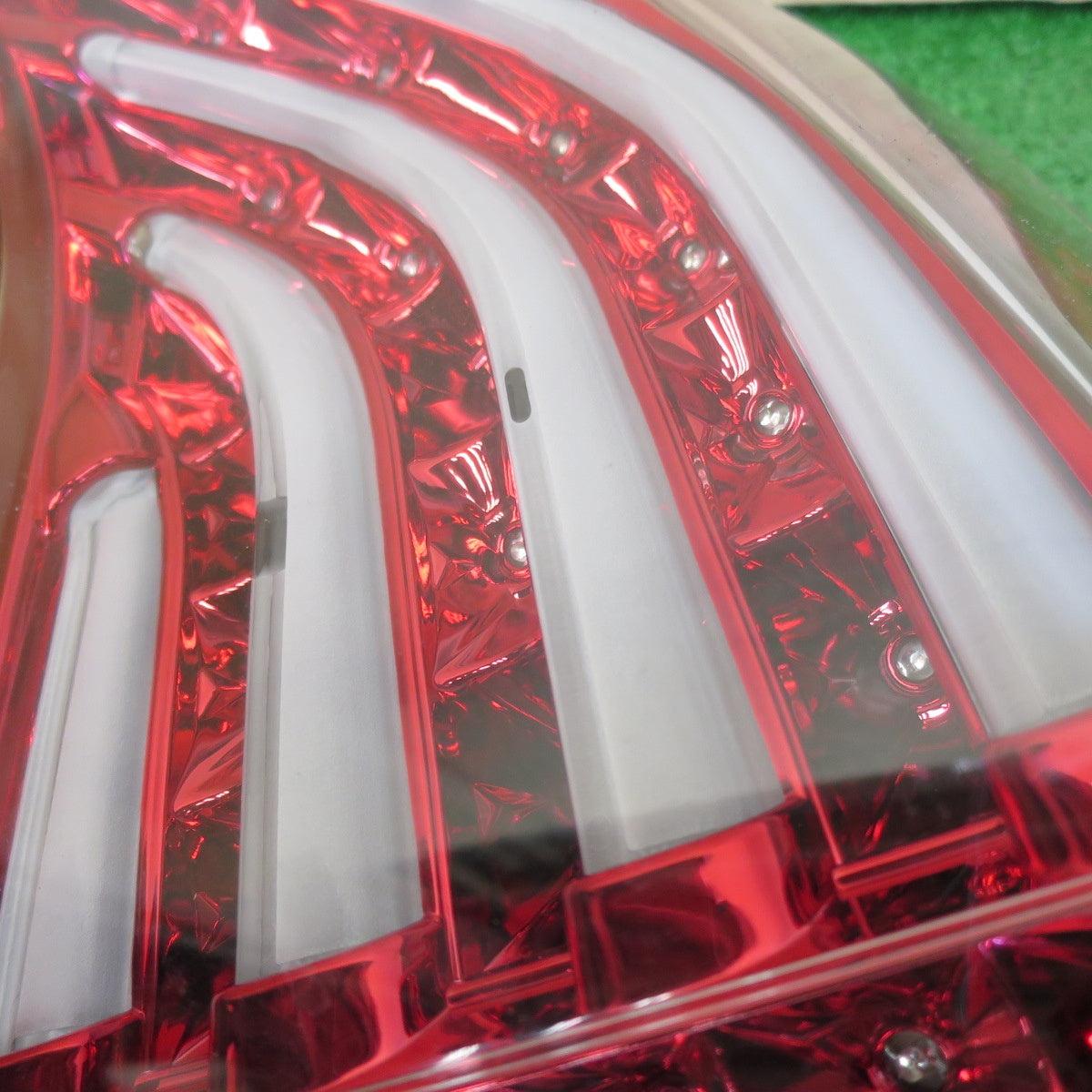 [送料無料] キレイ◆VALENTI トヨタ 30系 プリウス LED テール ランプ 60-1355 ヴァレンティ テール ライト 右 側 のみ R◆
