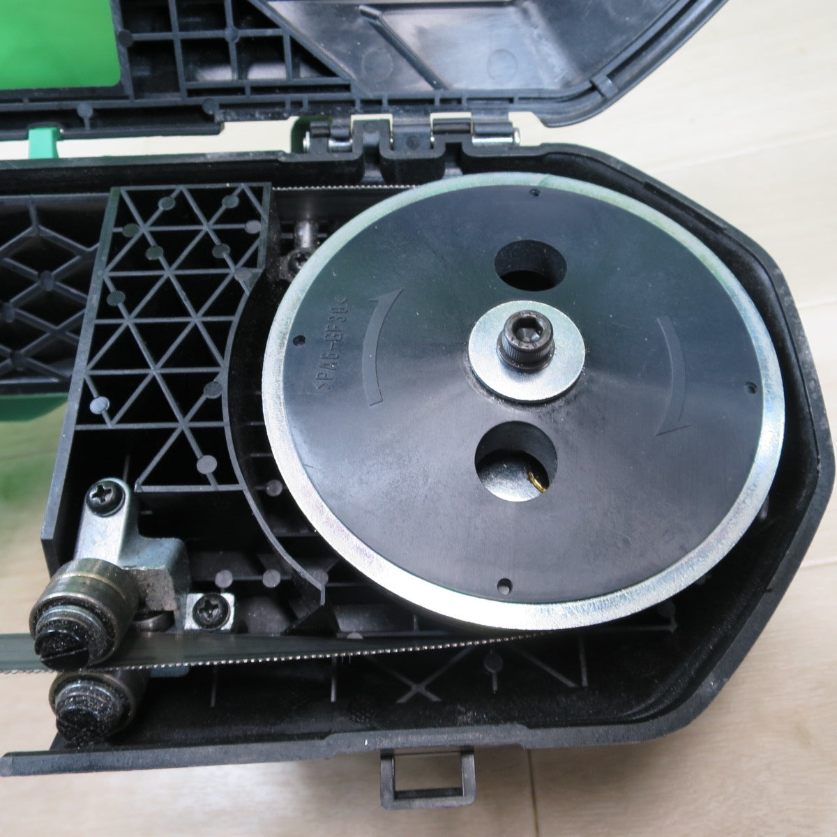 [送料無料] ☆日立 83mm コードレス ロータリ バンドソー CB18DBL(S) 電動 工具 切断機 充電式 HITACHI 本体のみ☆