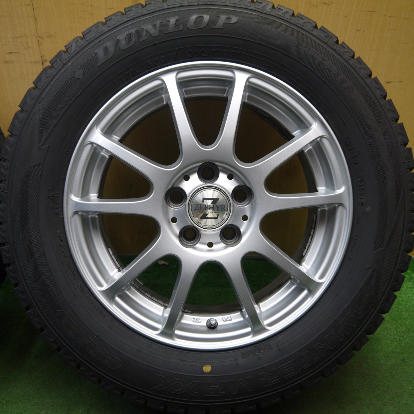 バリ溝！23年！9.5分★プリウス 等 195/65R15 スタッドレス ダンロップ ウインターマックス WM02 ZEPHYR ゼファー 15インチ PCD100/5H★5100301Hス