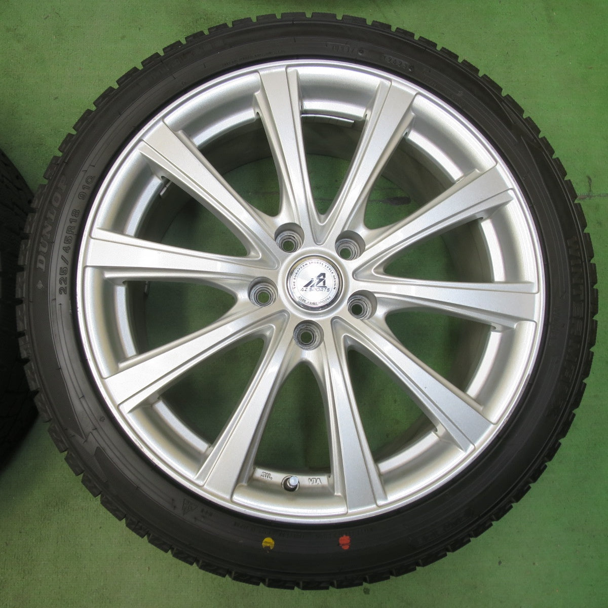 バリ溝！23年！9.5分★スタッドレス 225/45R18 ダンロップ ウインターマックス WM02 AZ SPORTS AZスポーツ 18インチ PCD114.3/5H★5123017イス