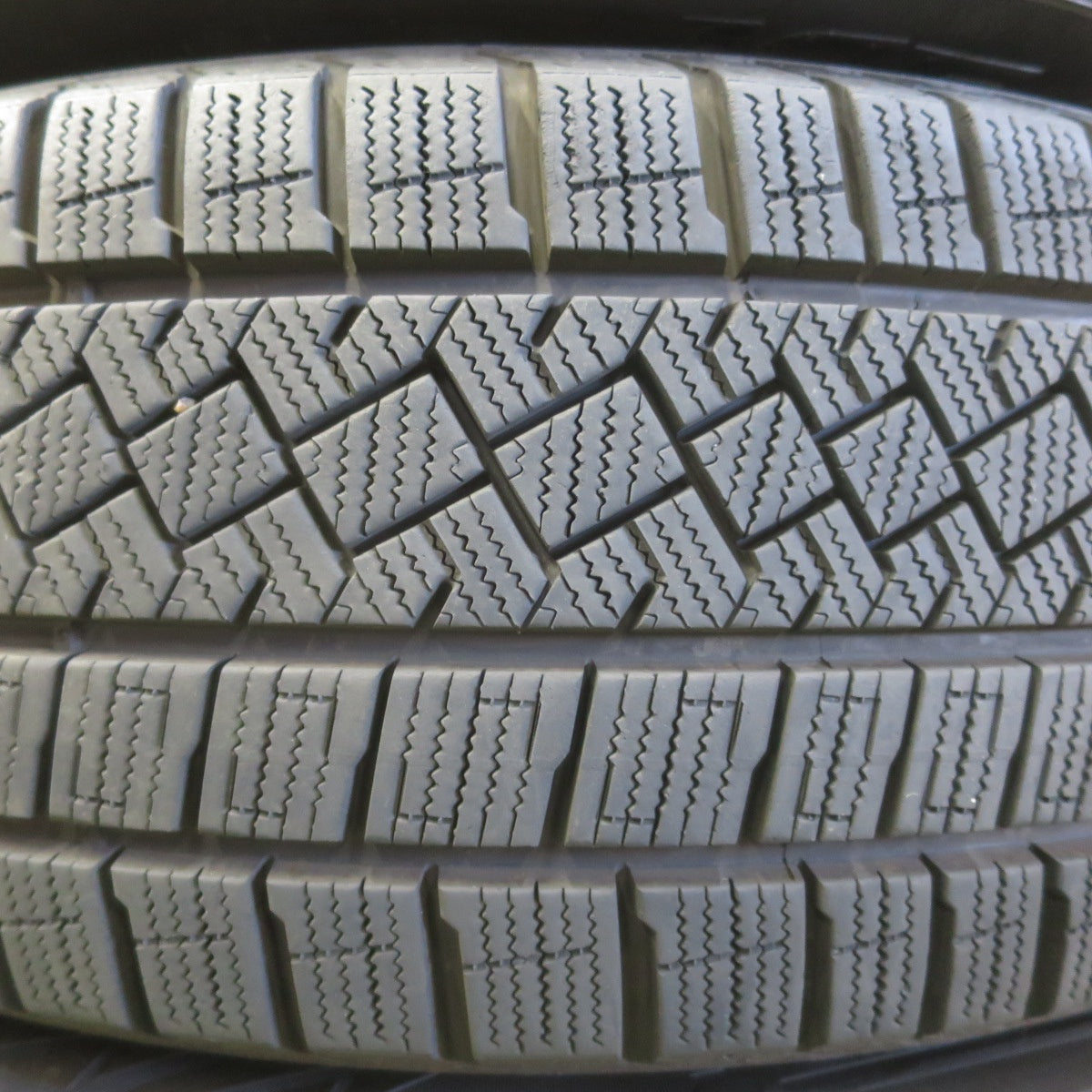 バリ溝！24年！9分★ボルボ V60 純正 205/60R16 スタッドレス ピレリ アイスゼロ アシンメトリコ 16インチ PCD108/5H★6042510イス