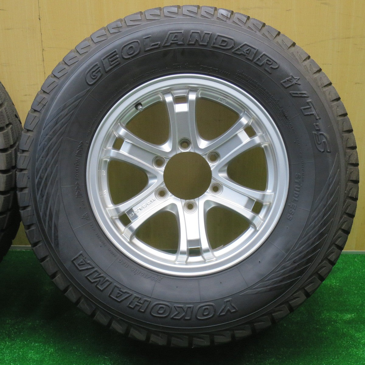 バリ溝！キレイ！9.5分★KEELER 265/70R16 スタッドレス ヨコハマ ジオランダー i/T-S キーラー 16インチ PCD139.7/6H★5100702NJス