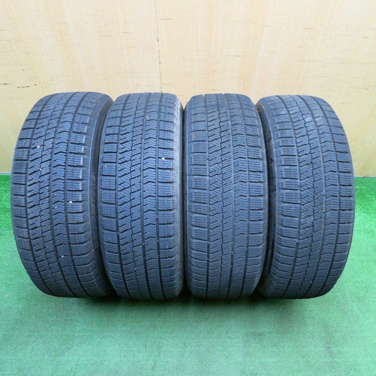 バリ溝！23年！キレイ！9.5分★スタッドレス 205/60R16 ブリヂストン ブリザック VRX2 TOPRUN トップラン 16インチ PCD114.3/5H★5032903NJス
