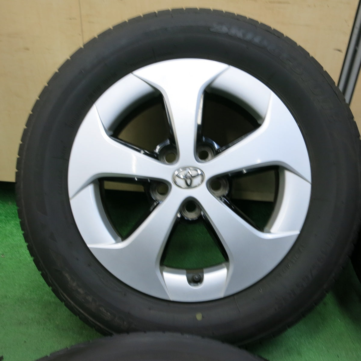 *送料無料* 4本価格！20年★トヨタ 30系 プリウス 純正 195/65R15 ブリヂストン ネクストリー エコピア 15インチ PCD100/5H★4082910SYノ