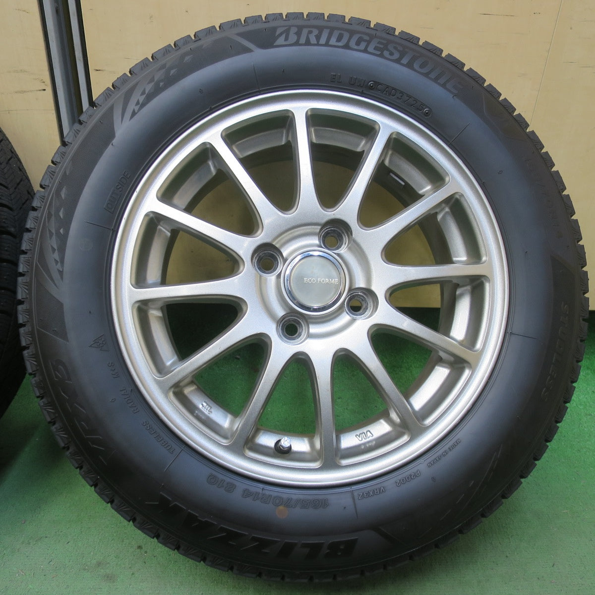 バリ溝！25年！キレイ！ほぼ10分◎スタッドレス 165/70R14 ブリヂストン ブリザック VRX3 ECO FORME エコフォルム 14インチ PCD100/4H◎6092404イス