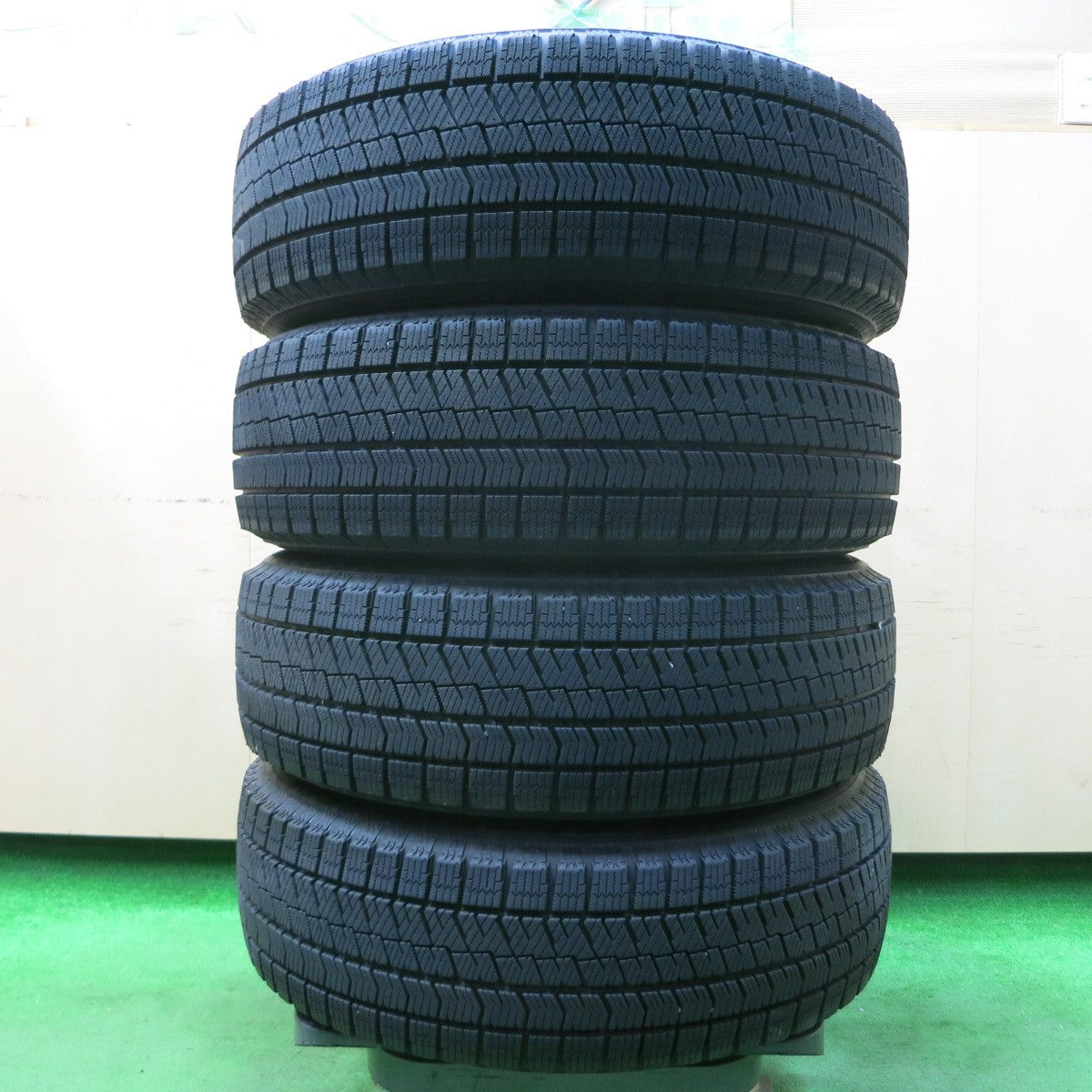 *送料無料* バリ溝！キレイ！9.5分★スタッドレス 195/65R16 ブリヂストン ブリザック VRX2 BALMINUM バルミナ 16インチ PCD100/4H★4040614イス