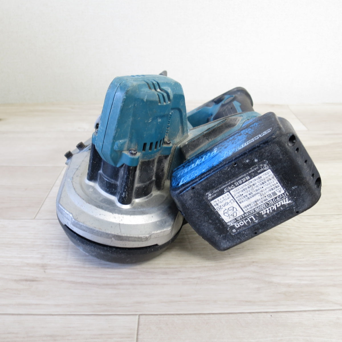 [送料無料] ◇マキタ 充電式 ポータブル バンドソー PB183D 電動 工具 バッテリー BL1860B makita◇