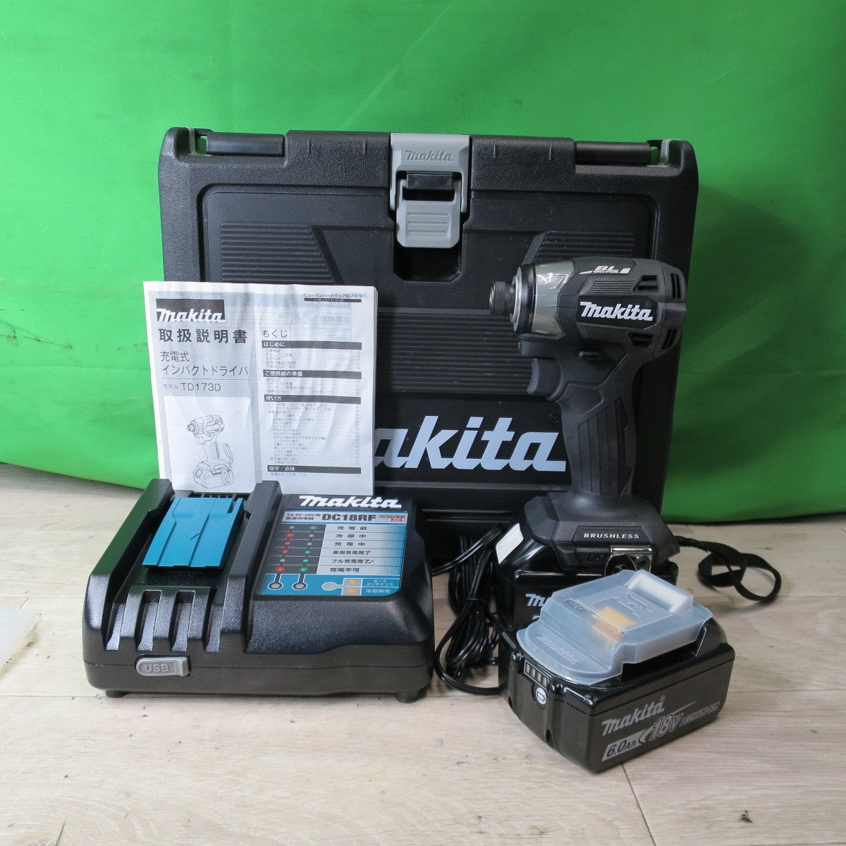 [送料無料] 美品!バッテリー2個☆マキタ 充電式 インパクト ドライバ 18V TD173DRGXB 充電器 ケース付き 黒 電動 工具☆