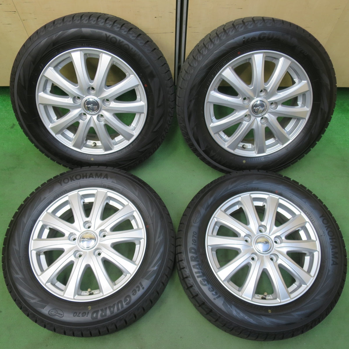 バリ溝！21年！キレイ！9.5分以上★スタッドレス 185/65R15 ヨコハマ アイスガード iG70 ENERGY LINE エナジー ライン 15インチ PCD114.3/5H★5103107イス