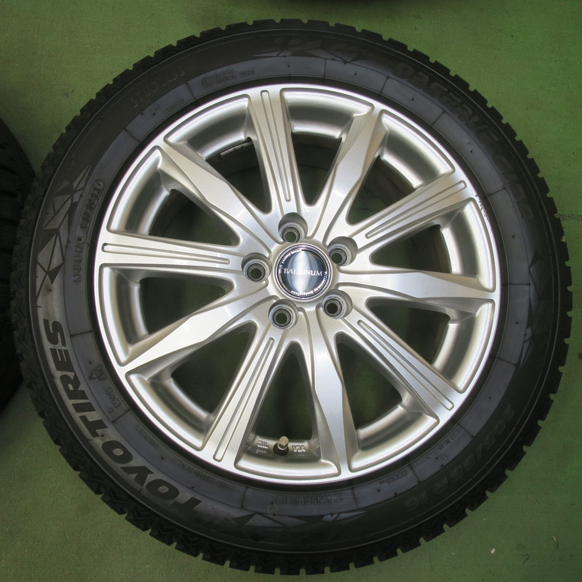 バリ溝！23年！キレイ！9.5分◎インプレッサ 等 205/55R16 スタッドレス トーヨー オブザーブ GIZ2 BALMINUM KR10 バルミナ 16インチ PCD100/5H◎6101306イス