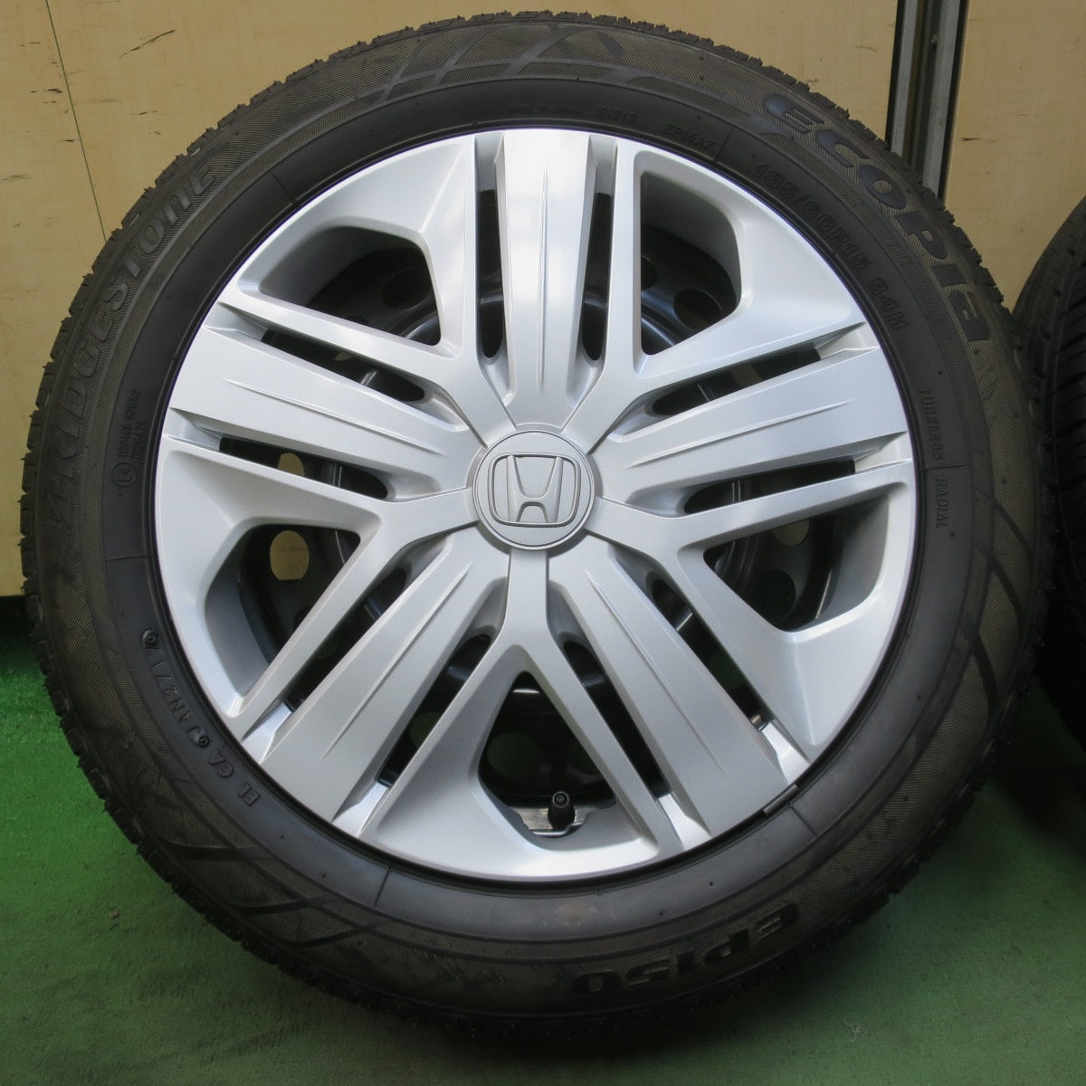 ほぼ未使用！キレイ◎ホンダ GK3 GP5 フィット 純正 スチール 185/60R15 ブリヂストン エコピア EP150 15インチ PCD100/4H◎6100801イノ