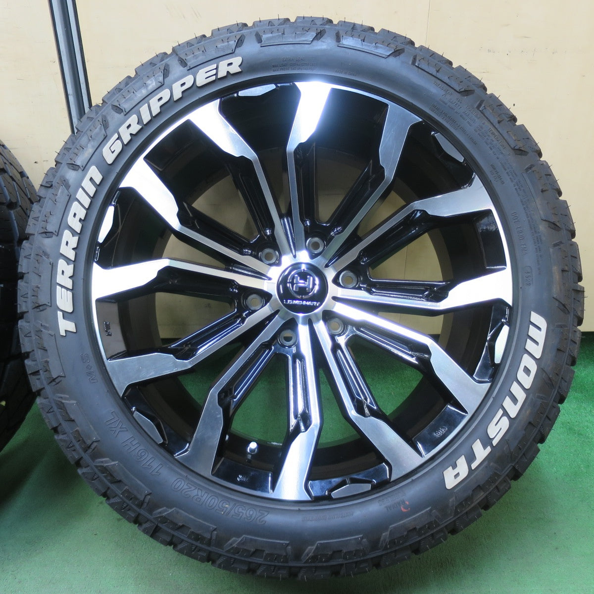 ほぼ未使用！23年！キレイ★LOWENHART GXL106 265/50R20 モンスタ TERRAIN GRIPPER ホワイトレター レーベンハート 20インチ PCD139.7/6H★5120401イノ