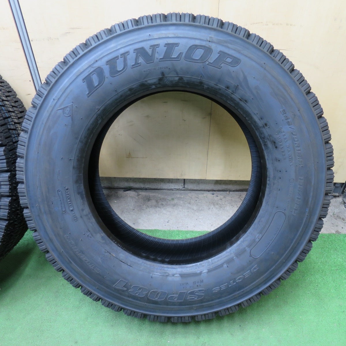 未使用！25年！2本★トラック タイヤ 245/70R19.5 136/134J スタッドレス ダンロップ デクテス SP081 DECTES 19.5インチ★6021001ナスタ
