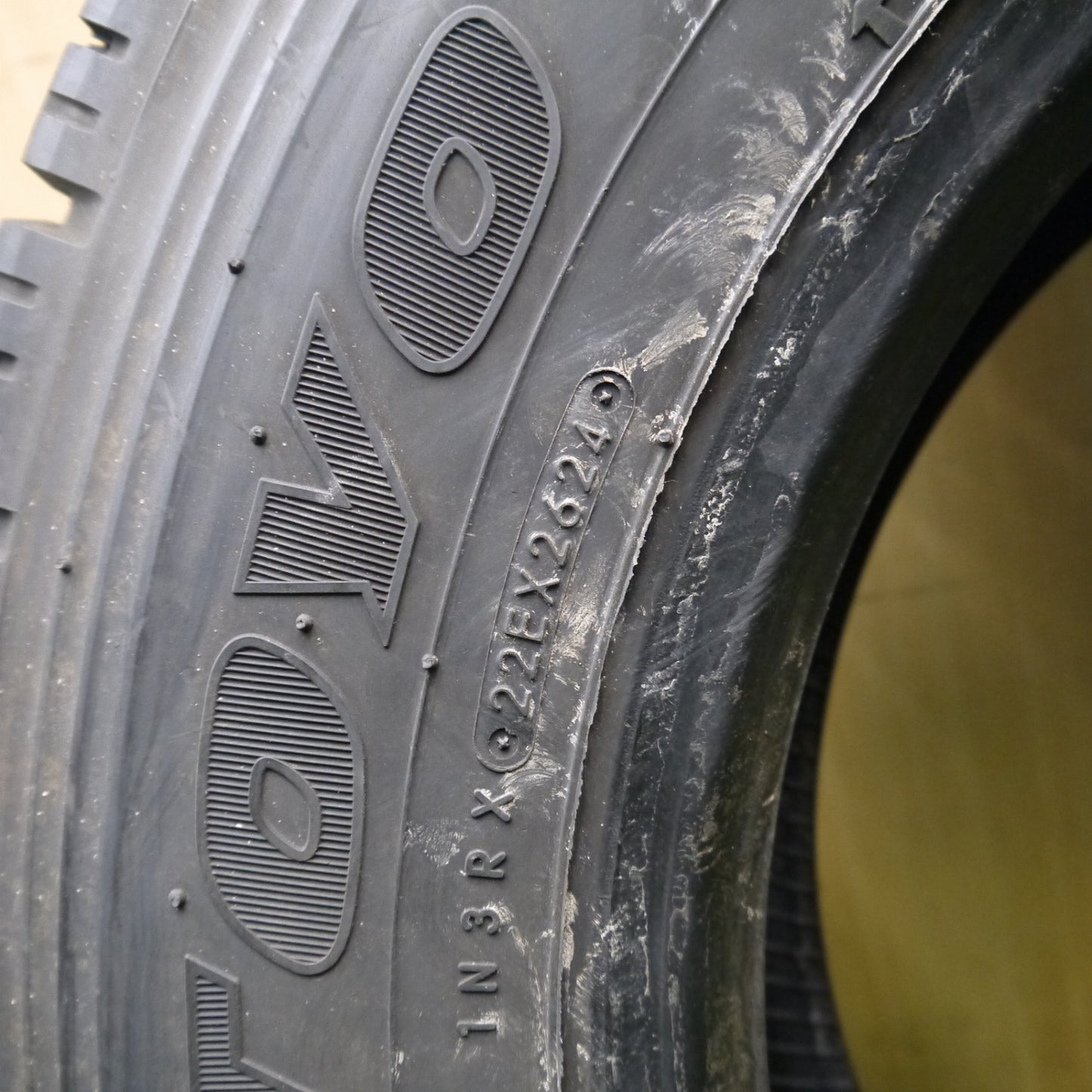 バリ溝！24年！9.5分！2本★トラック タイヤ 245/70R19.5 136/134J スタッドレス トーヨー M939 19.5インチ★5121216Hスタ