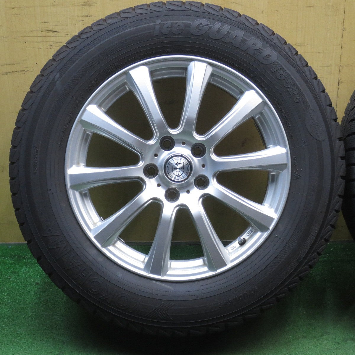 バリ溝！23年！キレイ！9.5分以上★スタッドレス 225/65R17 ヨコハマ アイスガード iG52C JOKER ジョーカー 17インチ PCD114.3/5H★5081203NJス