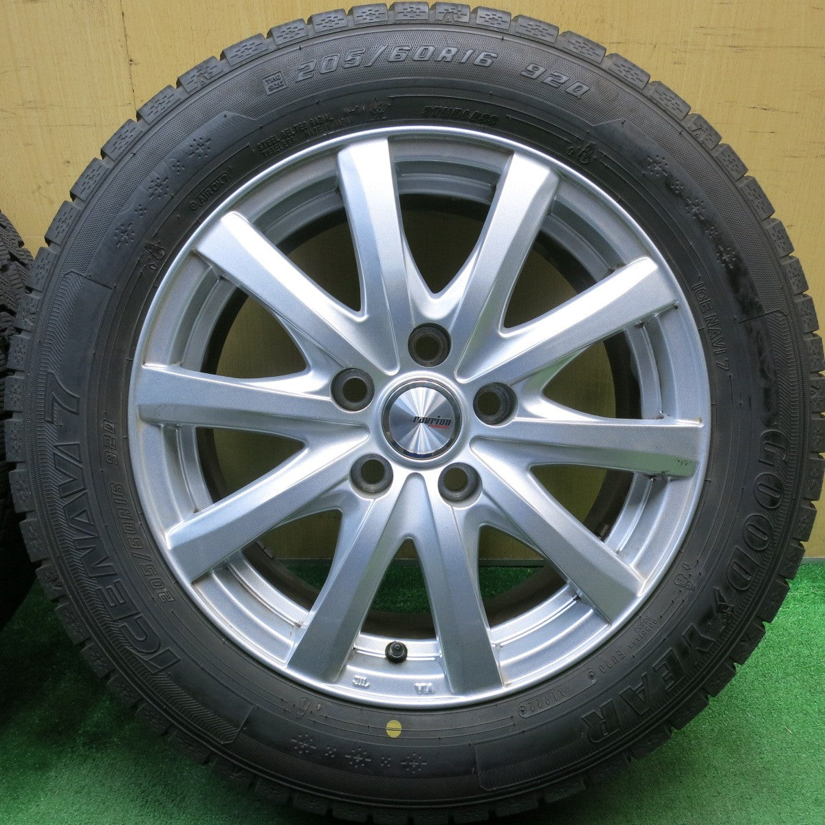 バリ溝！22年！9.5分★スタッドレス 205/60R16 グッドイヤー アイスナビ7 ravrion RS01 ラブリオン 16インチ PCD114.3/5H★5052301AKス