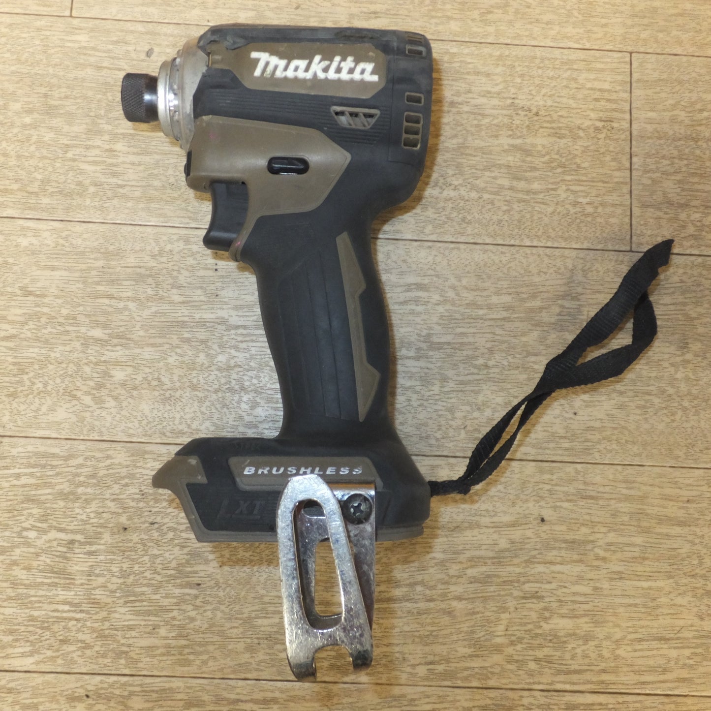 [送料無料] 現状品★マキタ makita 充電式インパクトドライバ TD171D　バッテリ BL1860B 2個　セット★