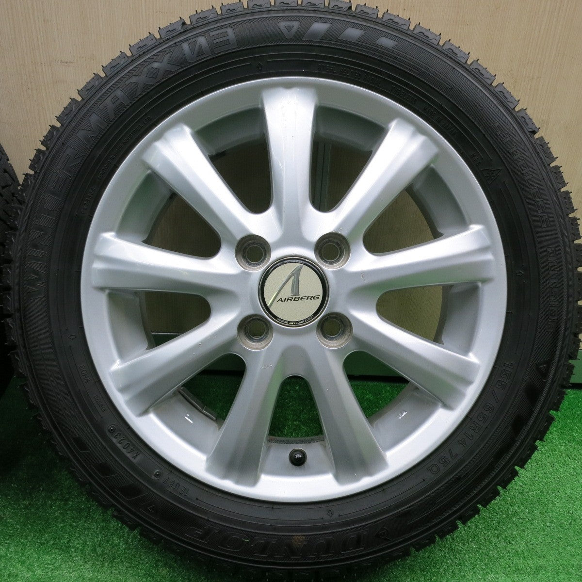 [送料無料] バリ溝！23年！ほぼ10分★スタッドレス 155/65R14 ダンロップ ウインターマックス03 AIRBERG エアベルグ 14インチ PCD100/4H★4092303HAス