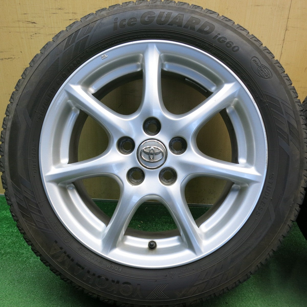 バリ溝！8.5分★トヨタ 50系 エスティマ 純正 215/55R17 スタッドレス ヨコハマ アイスガード iG60 17インチ PCD114.3/5H★6052304HAス