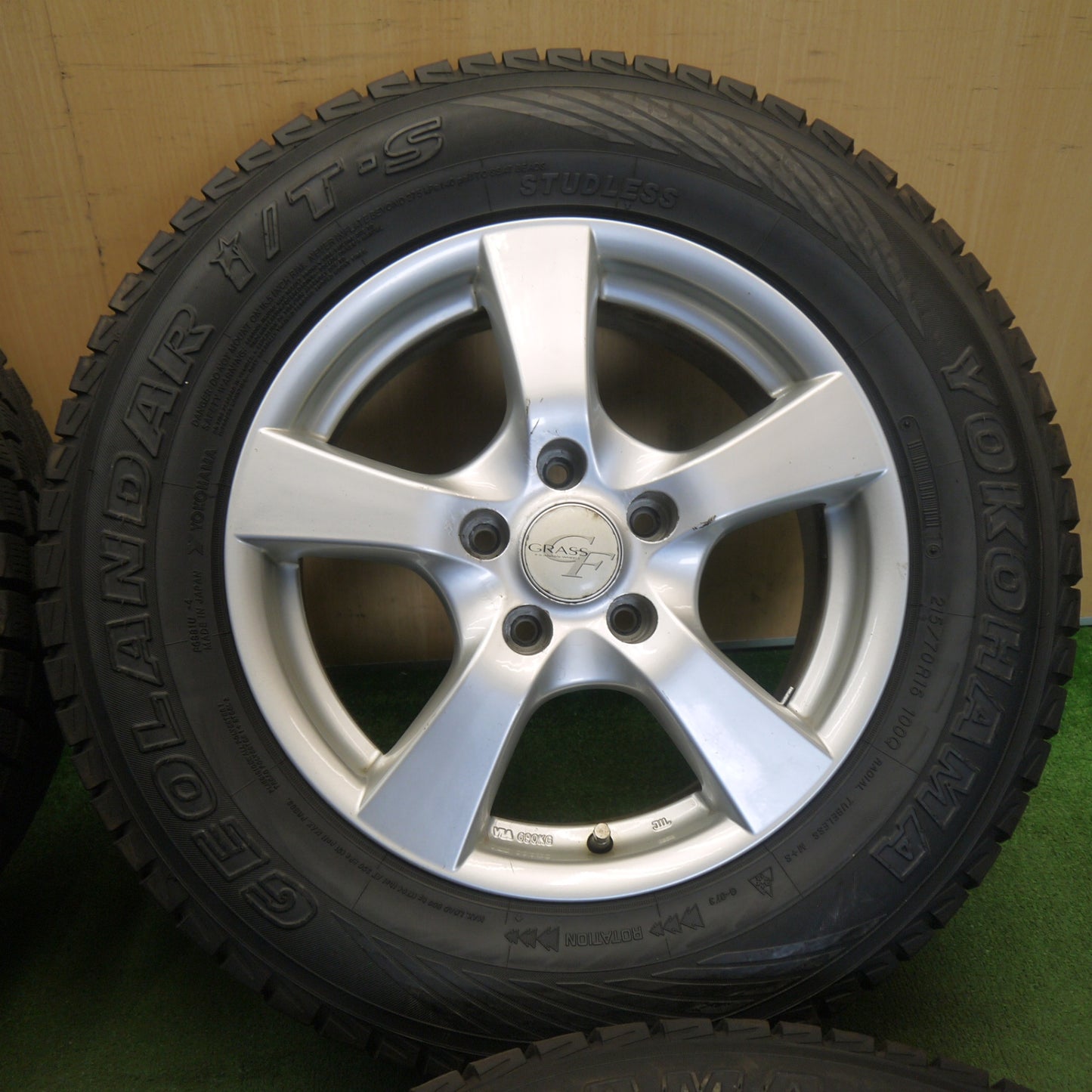 バリ溝！9分★スタッドレス 215/70R16 ヨコハマ ジオランダー i/T-S GRASS グラス 16インチ PCD114.3/5H★6053103KKス