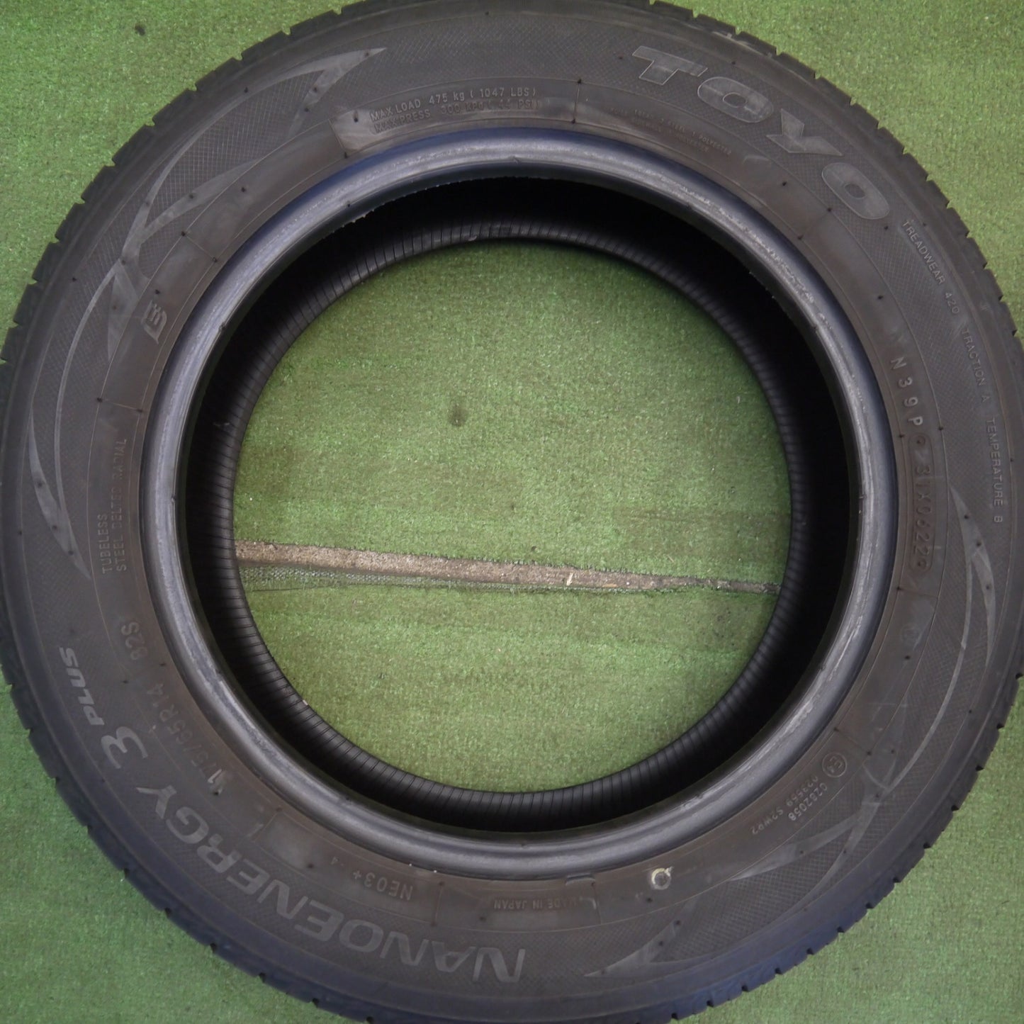 バリ溝！22年！9.5分★175/65R14 トーヨー ナノエナジー3 プラス タイヤ 14インチ ヴィッツ フィット キューブ デミオ 等★6061512Hノタ