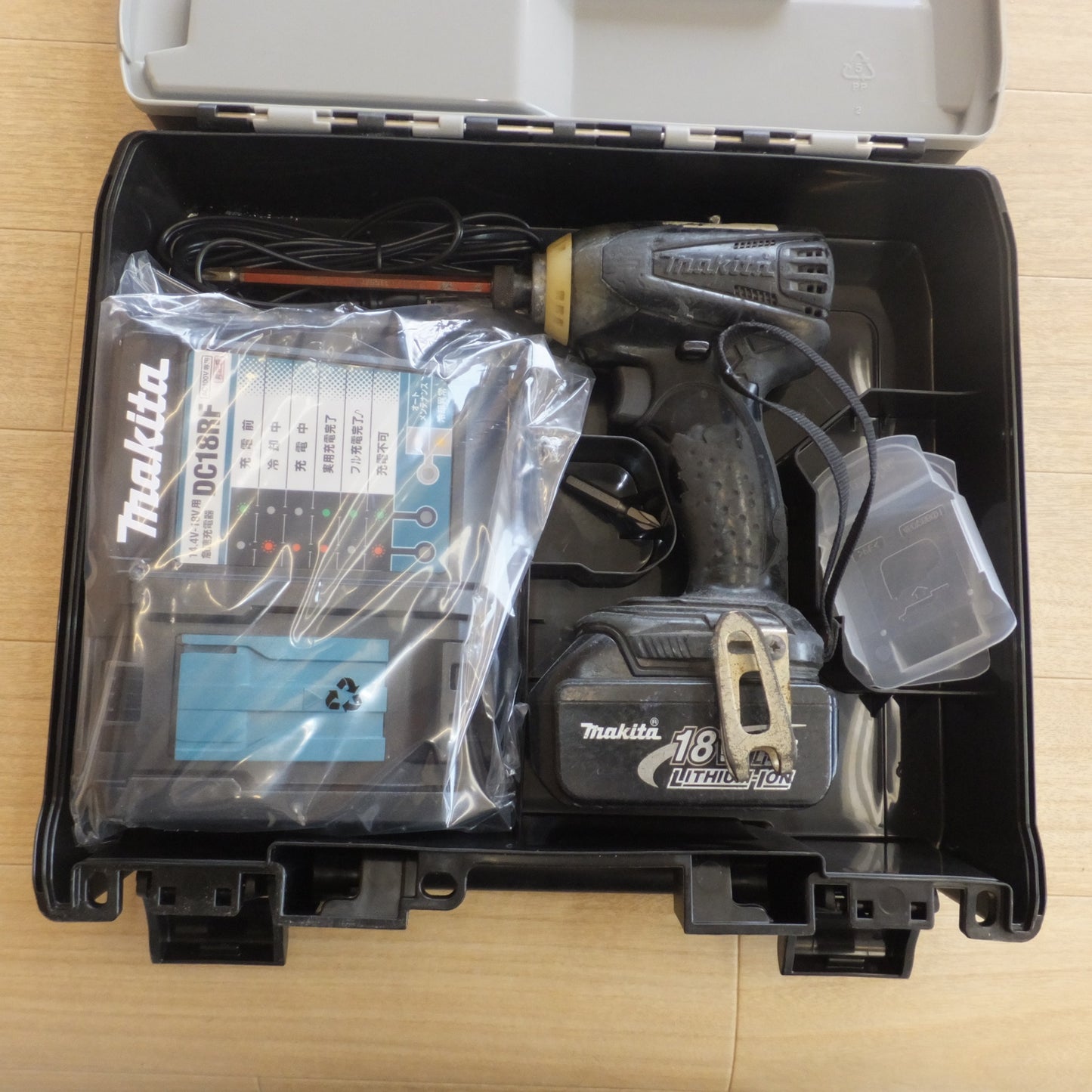 [送料無料] ★マキタ makita 充電式インパクトドライバ TD145D　バッテリ BL1830　急速充電器 DC18RF　セット★