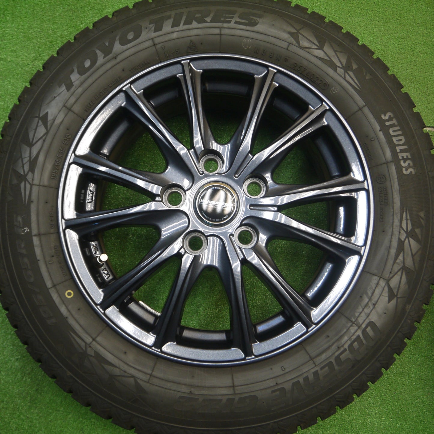 バリ溝！22年！キレイ！9.5分★スタッドレス 195/65R15 トーヨー オブザーブ GIZ2 WAREN ヴァーレン 15インチ PCD114.3/5H★4120204Hス